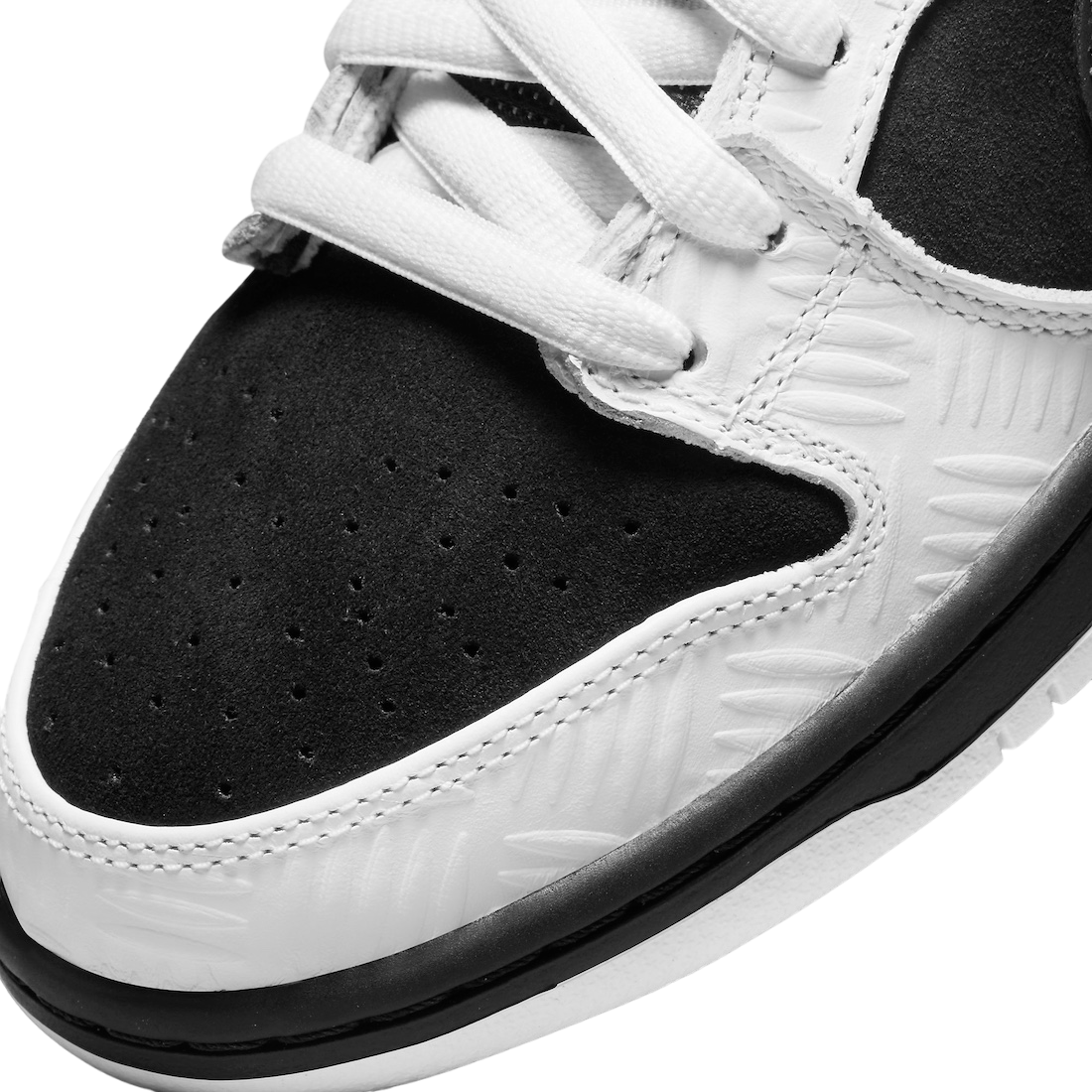 TIGHTBOOTH x Nike SB Dunk Low