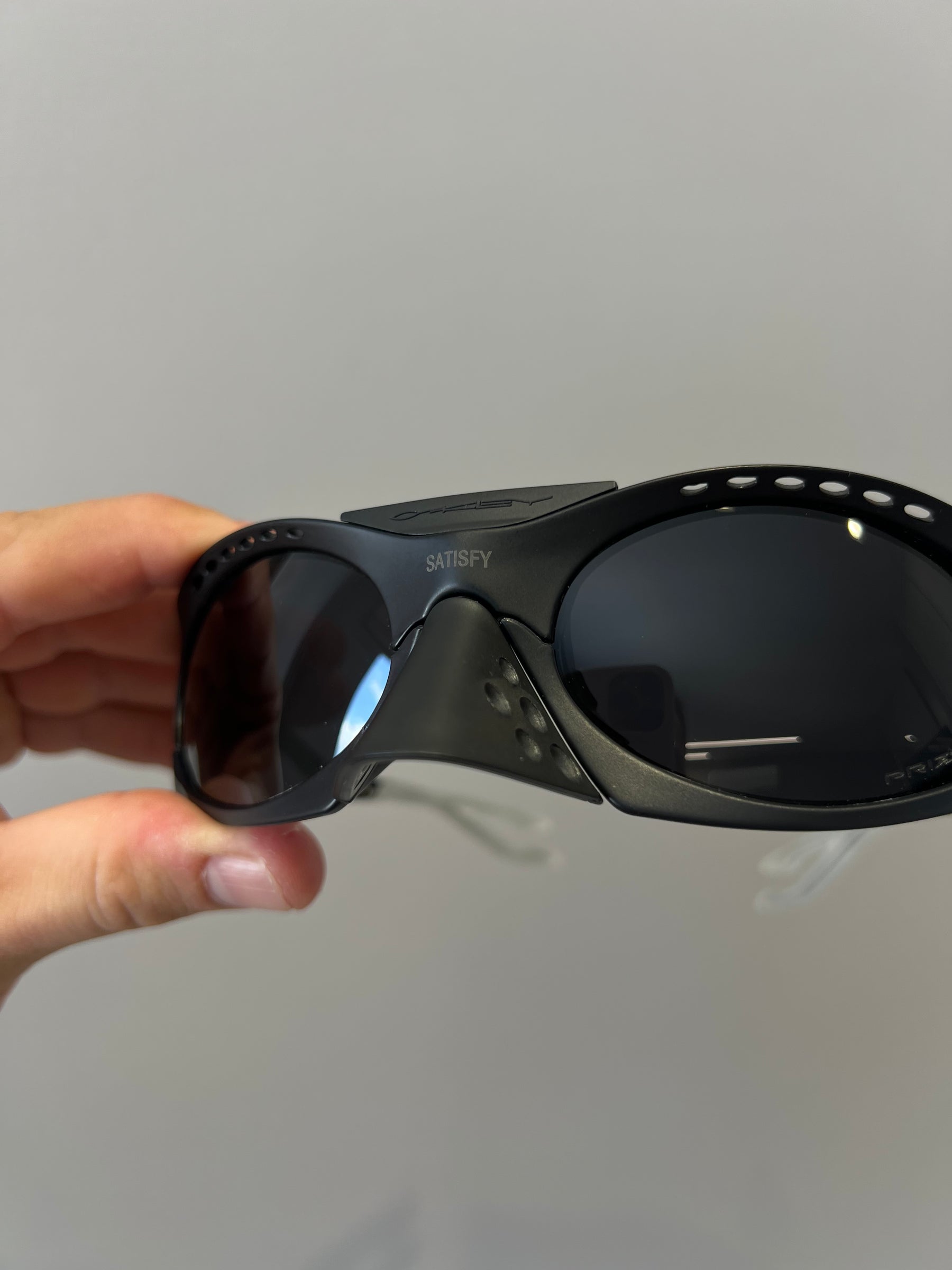 Satisfy x Oakley Óculos Plantaris Matte Black Prizm