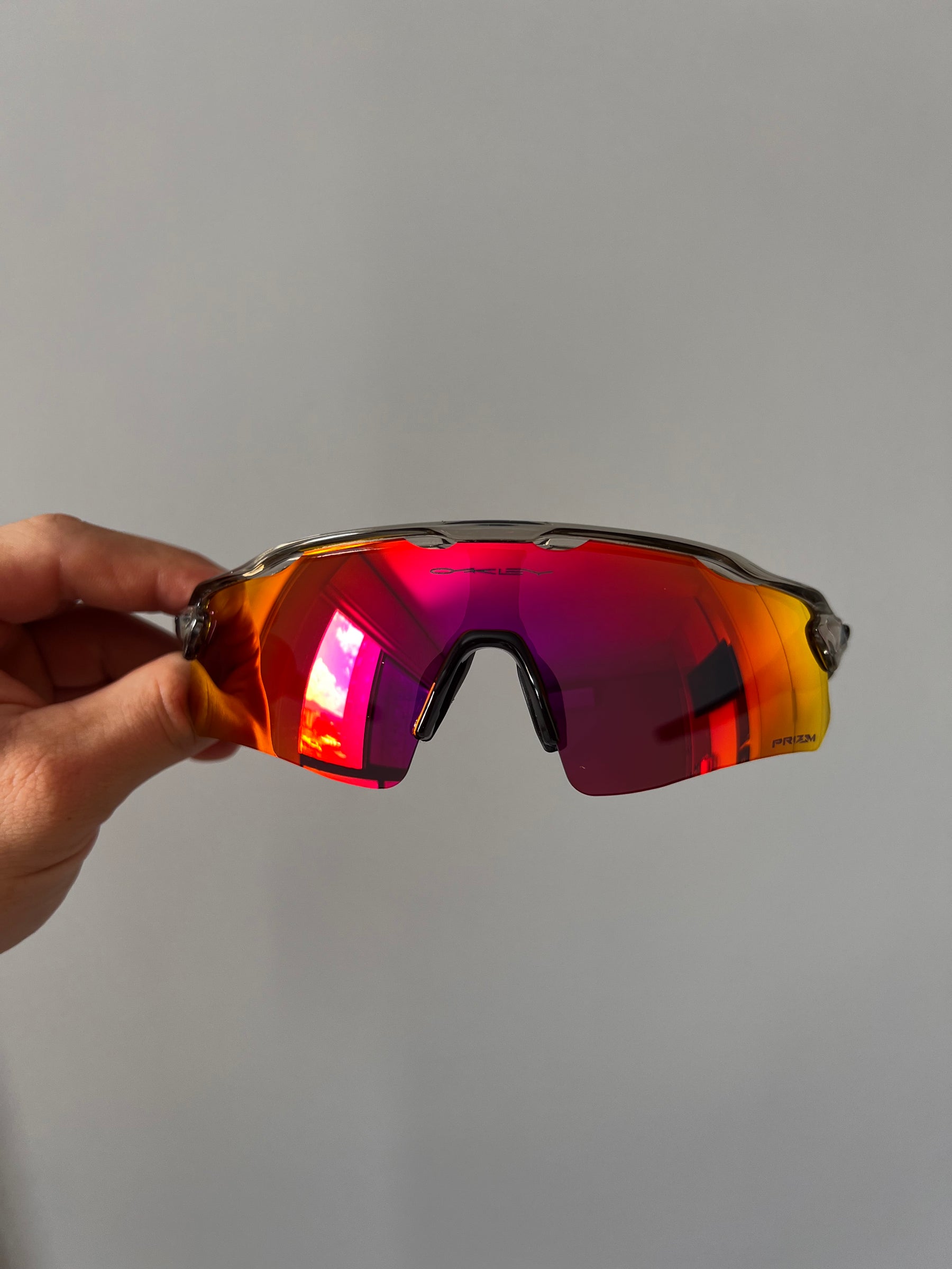 Oakley Radar EV ™ Prizm Ruby - Armação Grey Ink