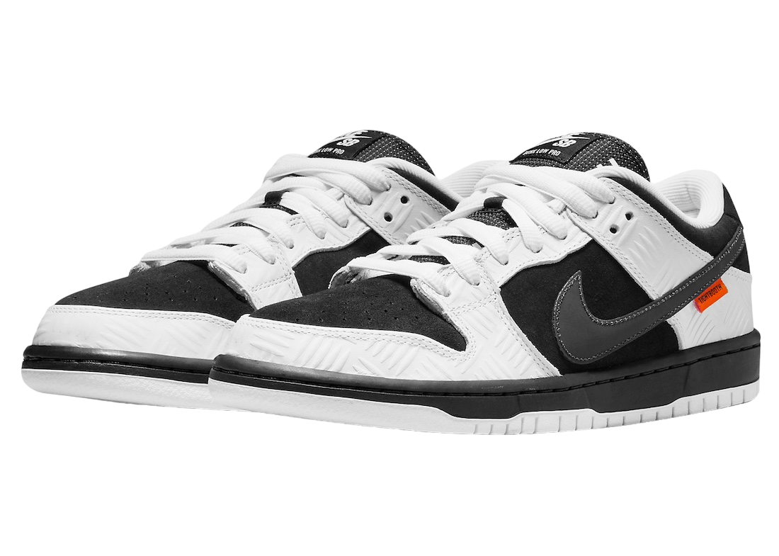 TIGHTBOOTH x Nike SB Dunk Low