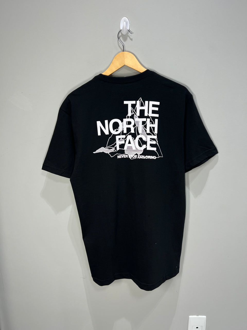 Camiseta The North Face  Mountain - Preta