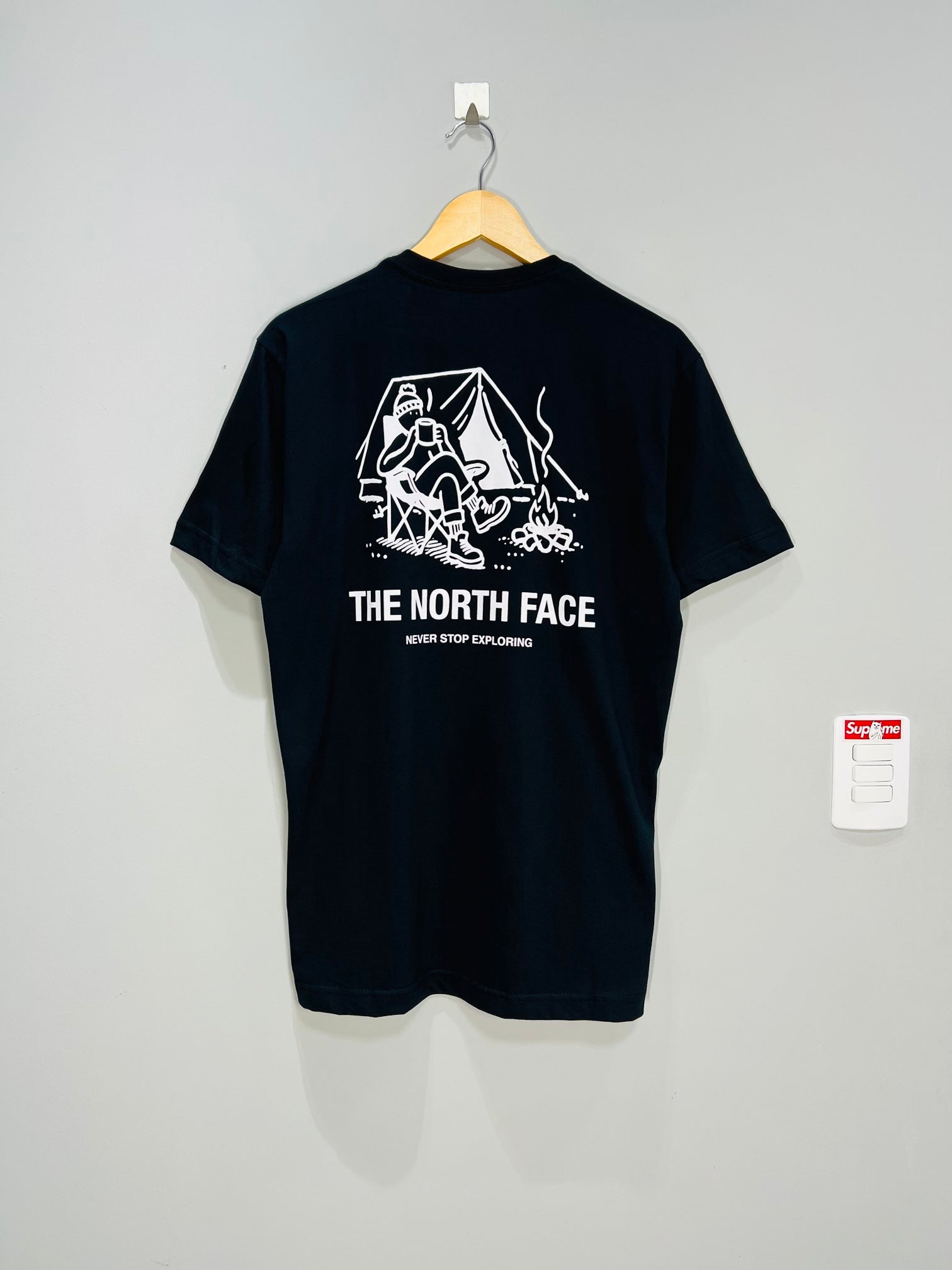 Camiseta The North Face  Campfire - Preta