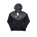 NIKE X CENTRAL CEE X SYNA WORLD - JAQUETA SPORTSWEAR TECH FLEECE "PRETO/BRONZE"