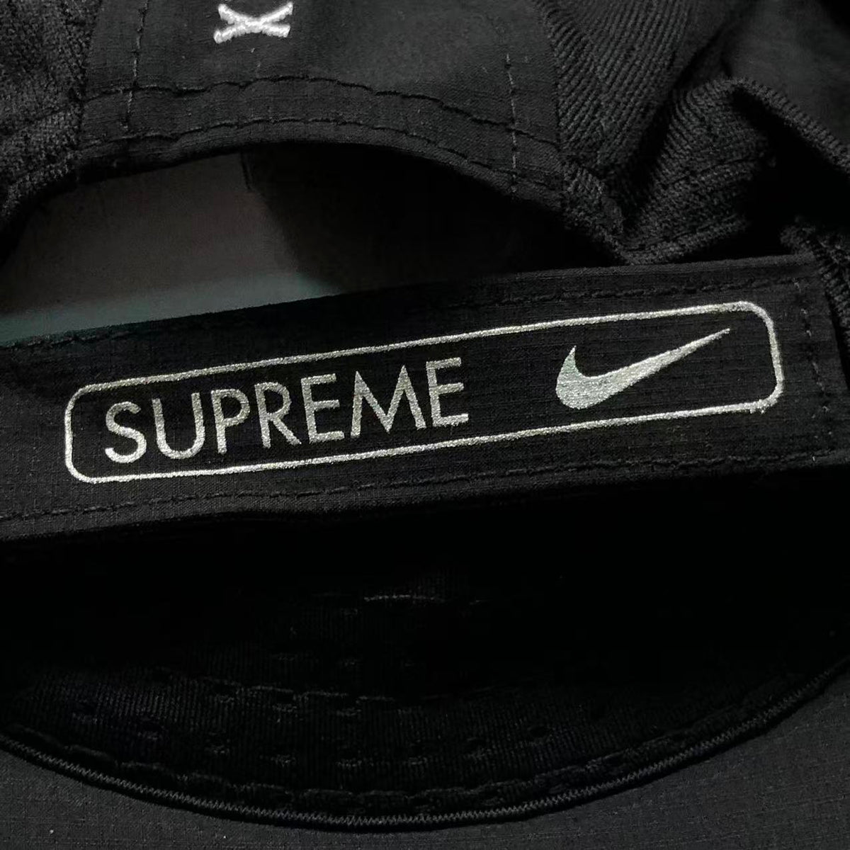 Supreme x Nike Boné Running Black
