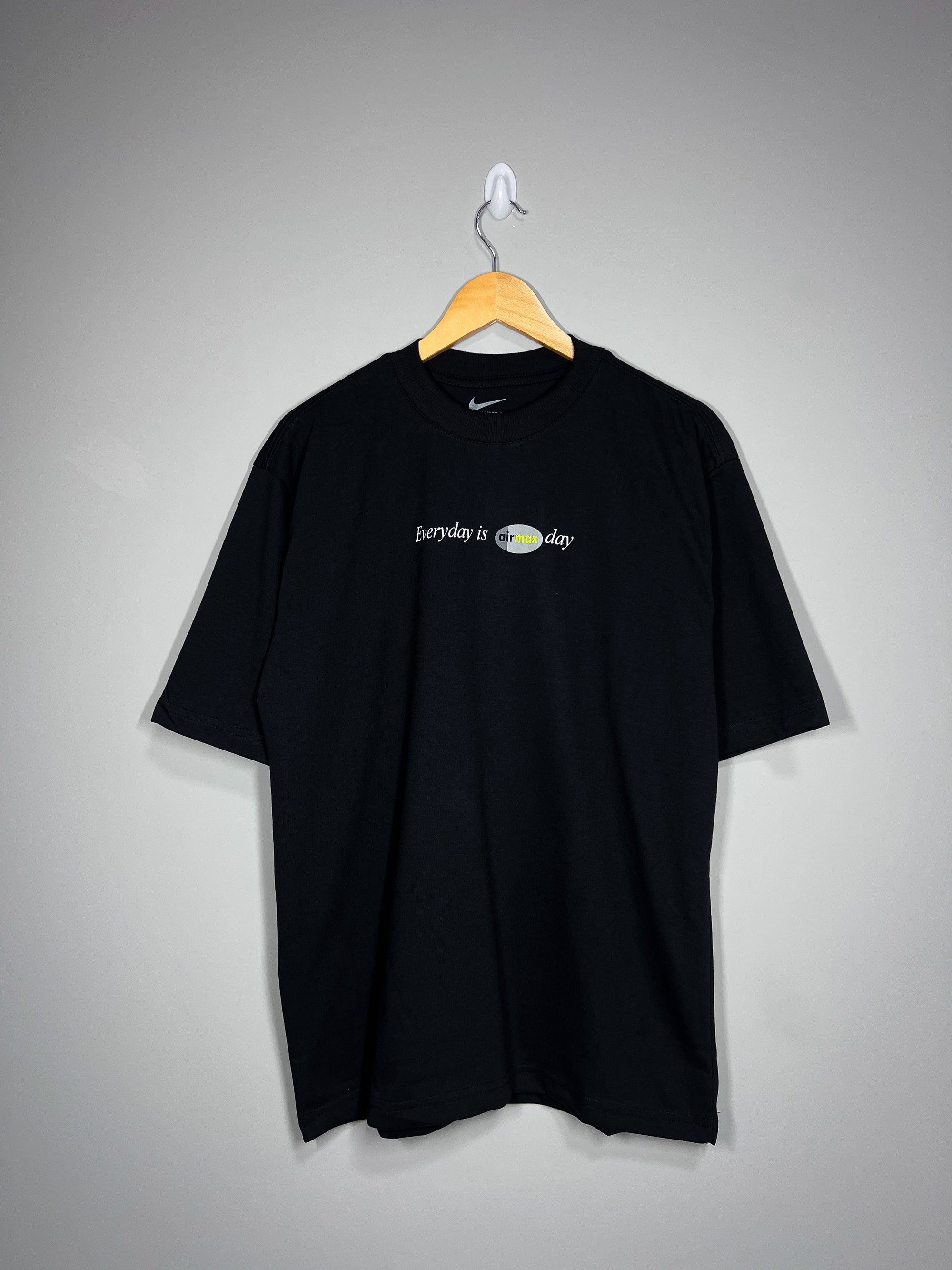 Camiseta Nike “Air Max Day” - Oversized