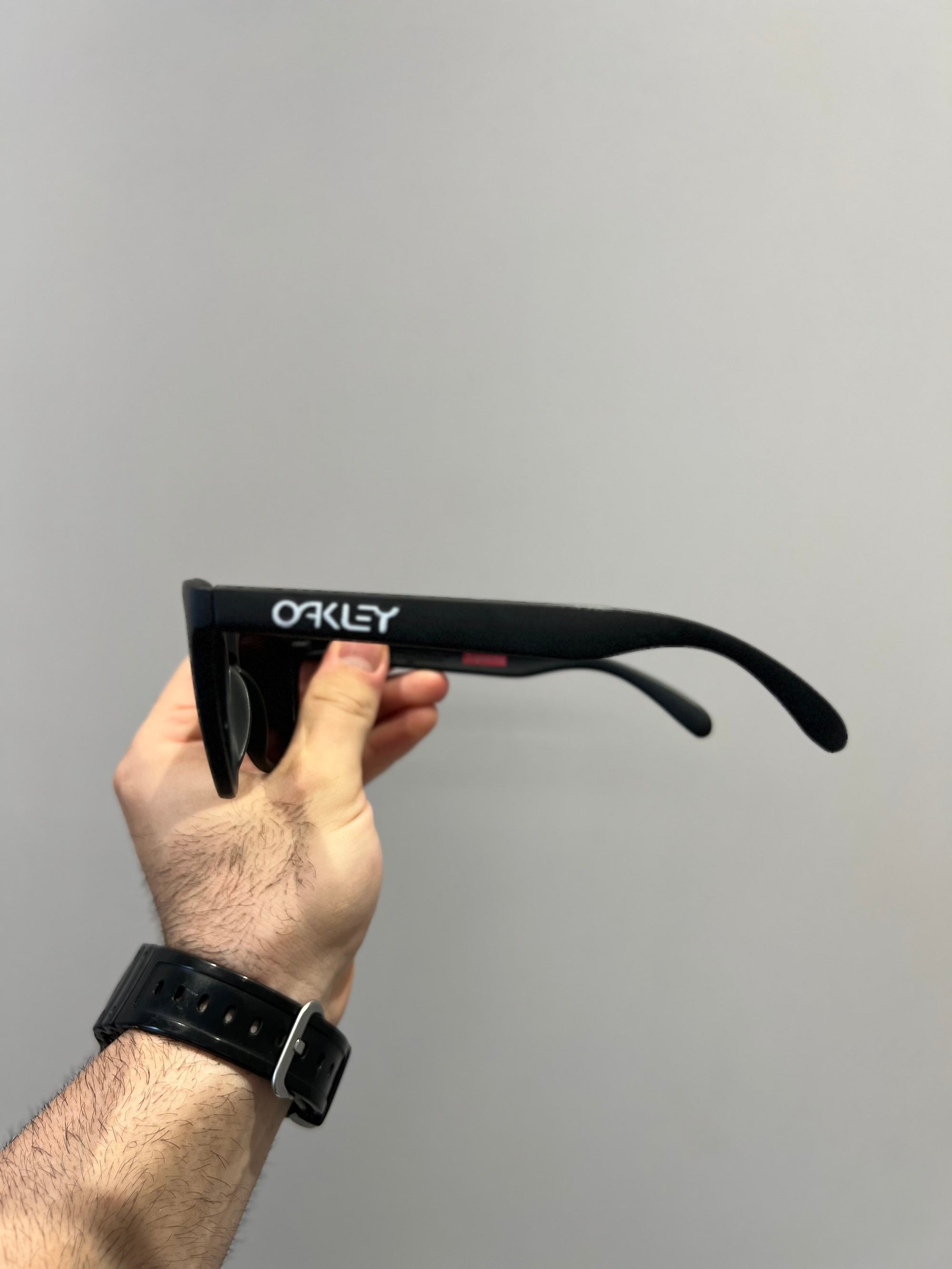 SUPREME x Oakley Frogskins