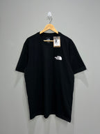 Camiseta The North Face  Mountain Outline - Preta