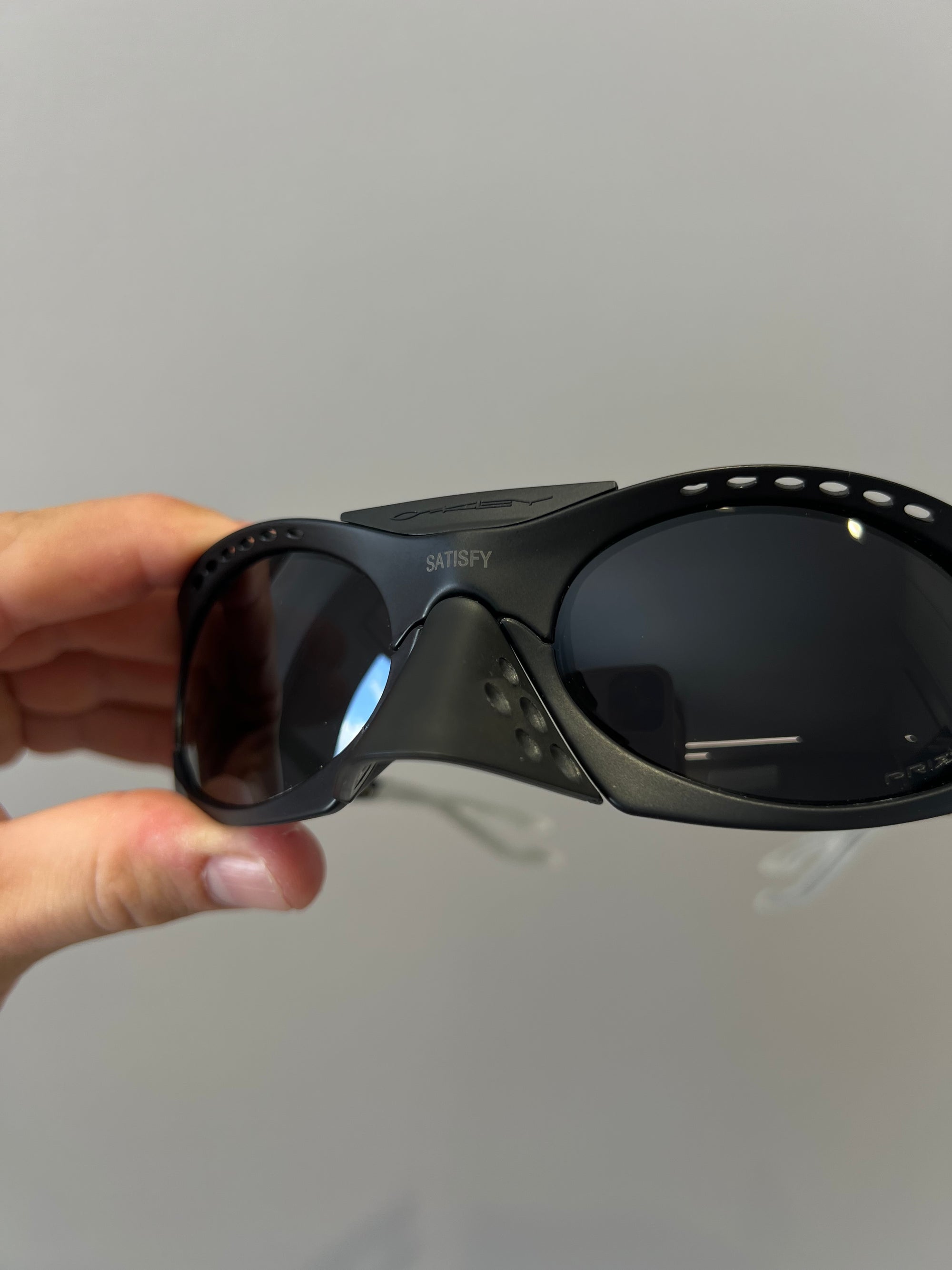 Satisfy x Oakley Óculos Plantaris Matte Black Prizm
