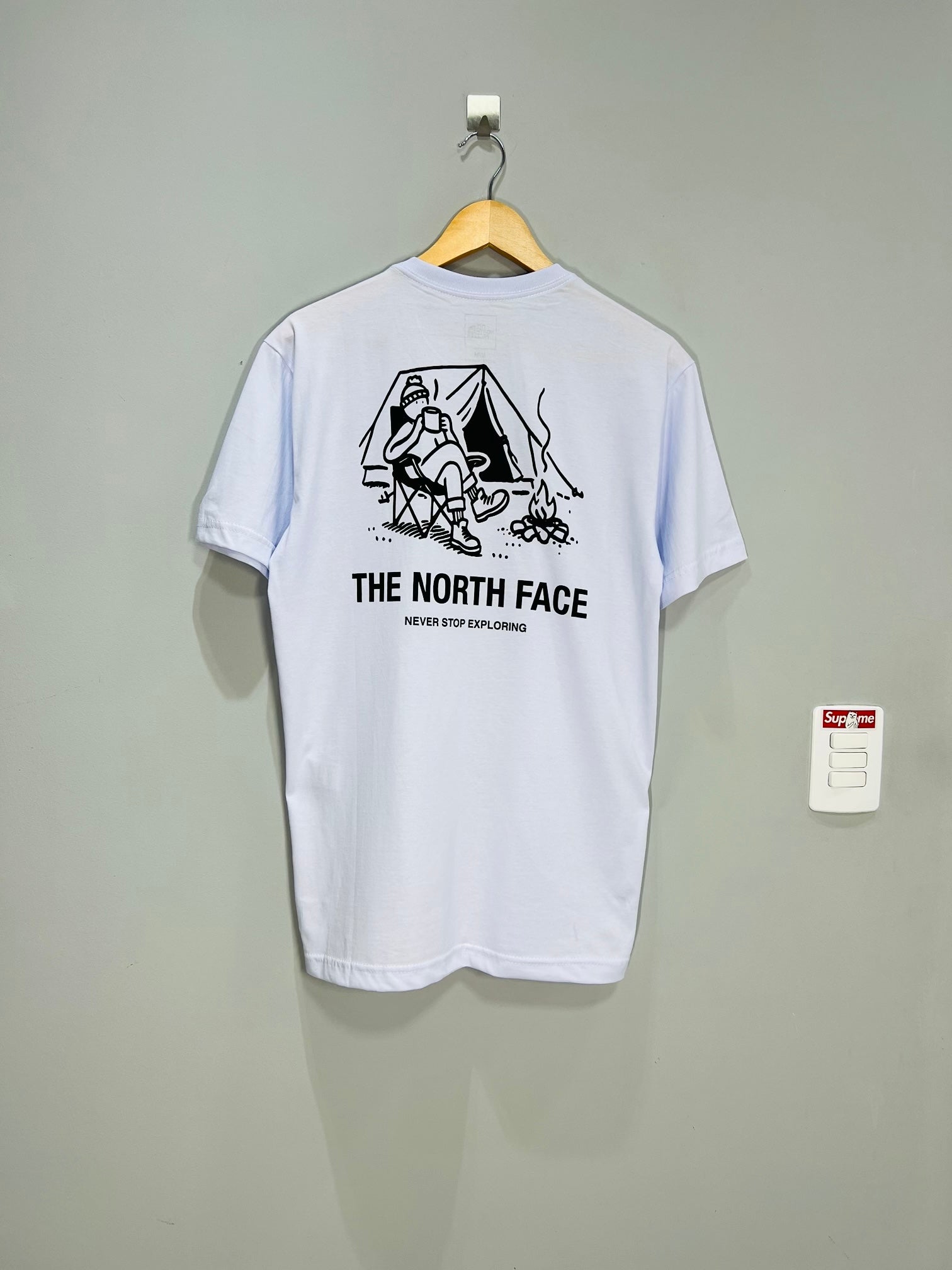 Camiseta The North Face  Campfire - Branca