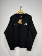Moletom The North Face x Kaws - Preto