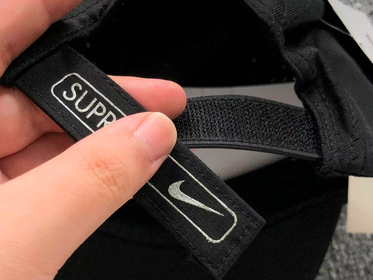Supreme x Nike Boné Running Black