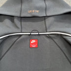 NIKE X CENTRAL CEE X SYNA WORLD - JAQUETA SPORTSWEAR TECH FLEECE "PRETO/BRONZE"