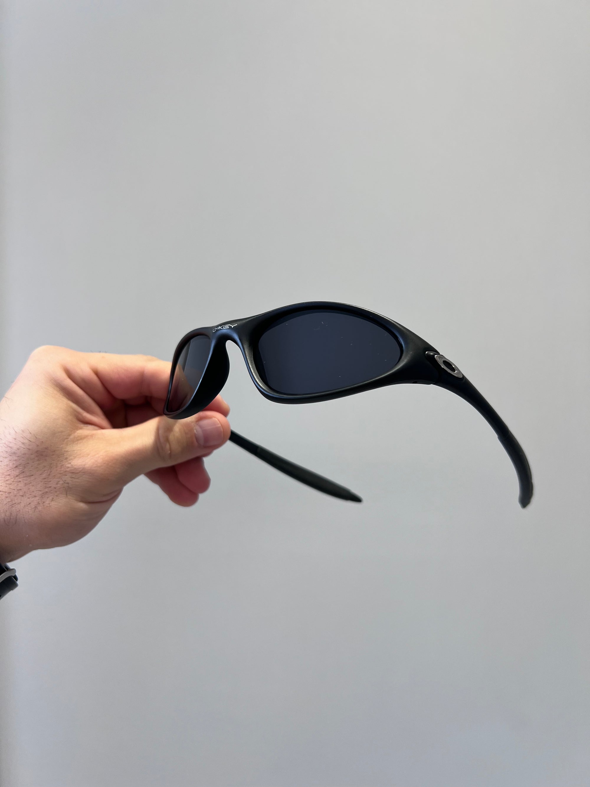 Oakley Minute Matte Black