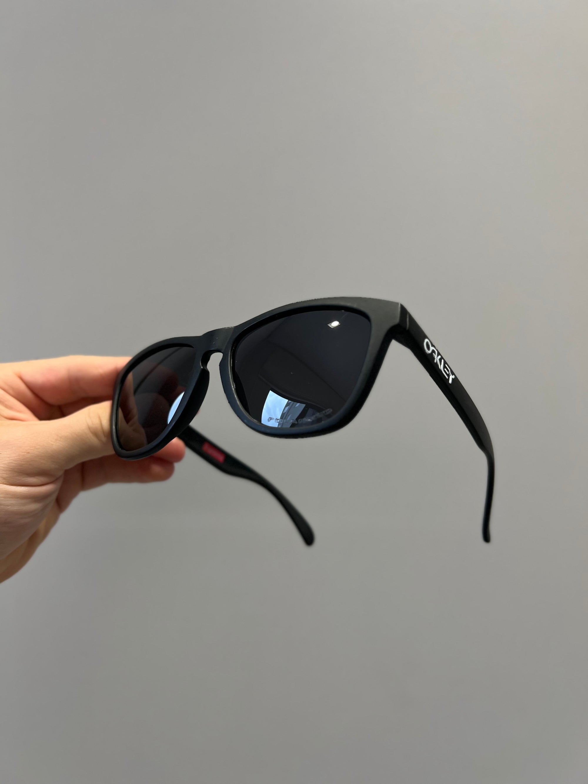 SUPREME x Oakley Frogskins