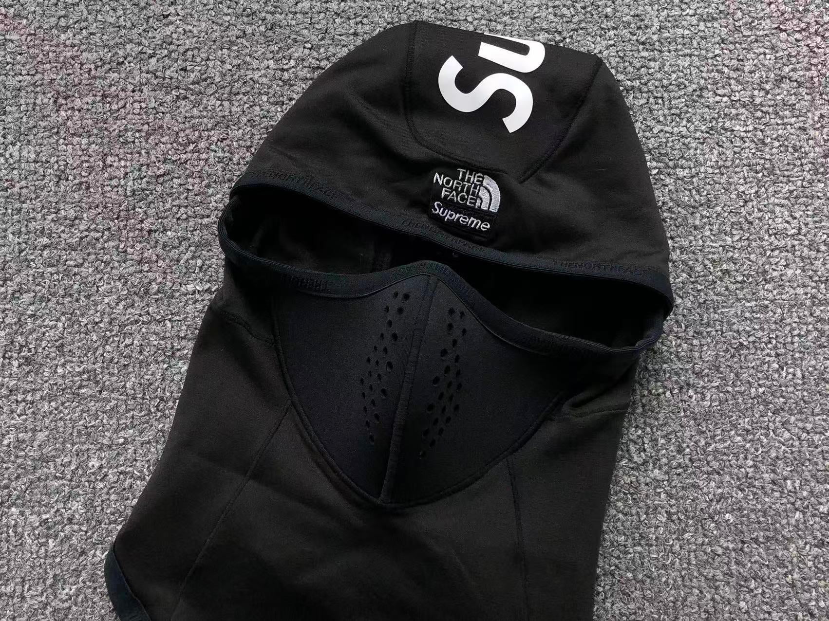 BALACLAVA SUPREME X THE NORTH FACE RTG PRETA