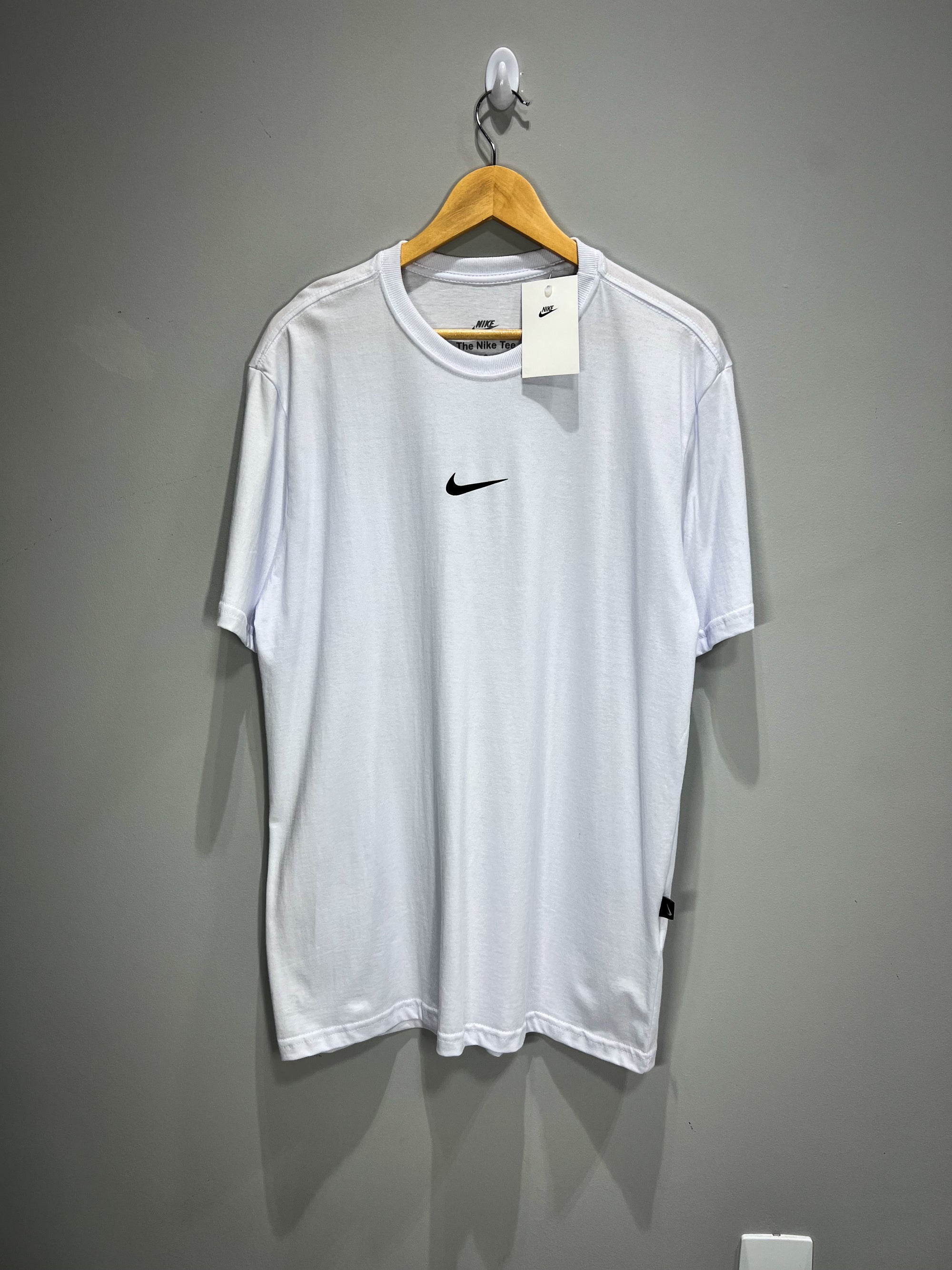 Camiseta Nike Swoosh - Branca