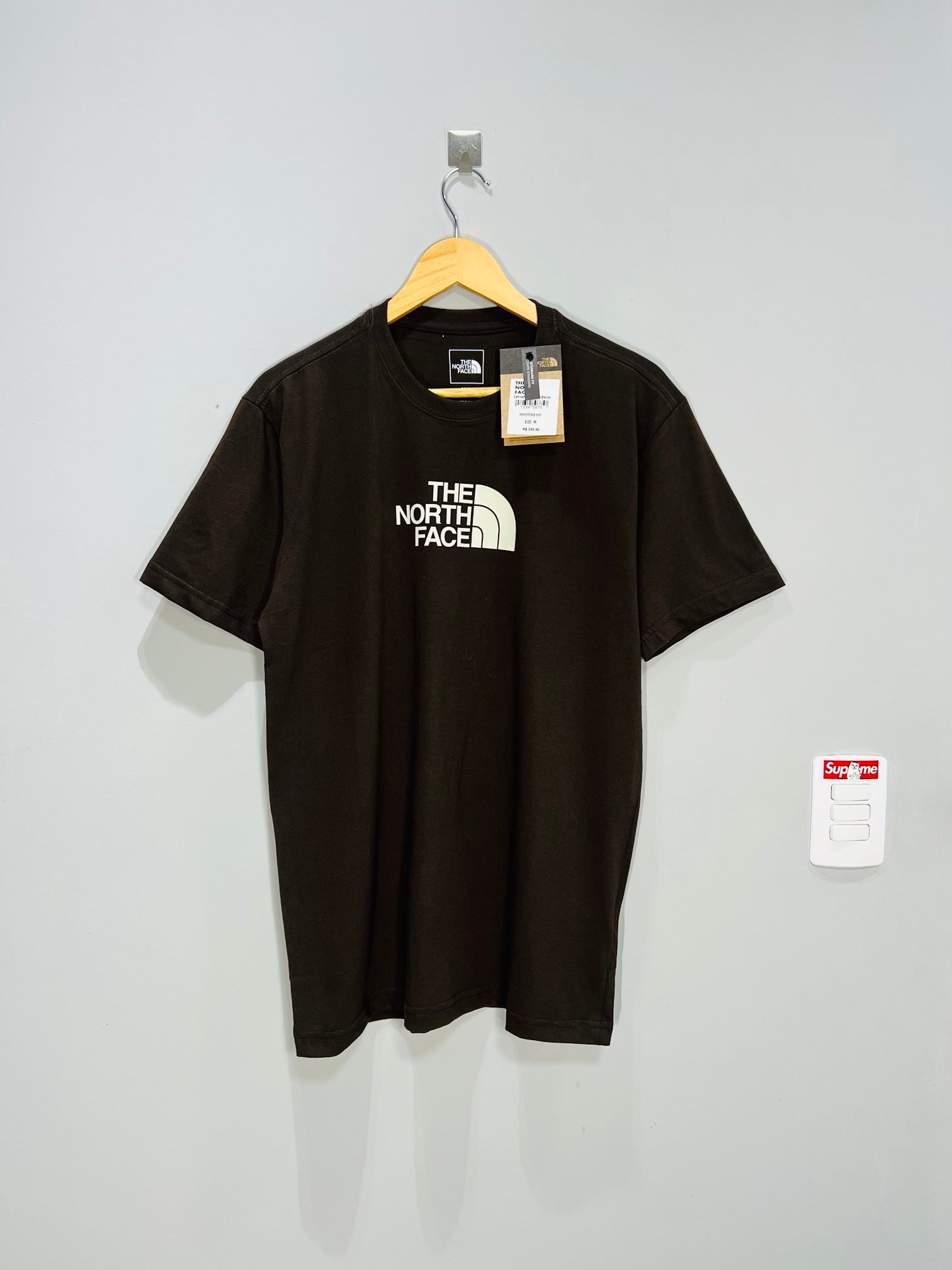 Camiseta The North Face  Logo NSE Tee - Marrom