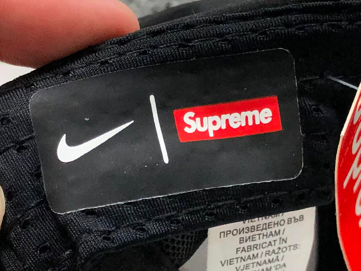 Supreme x Nike Boné Running Black