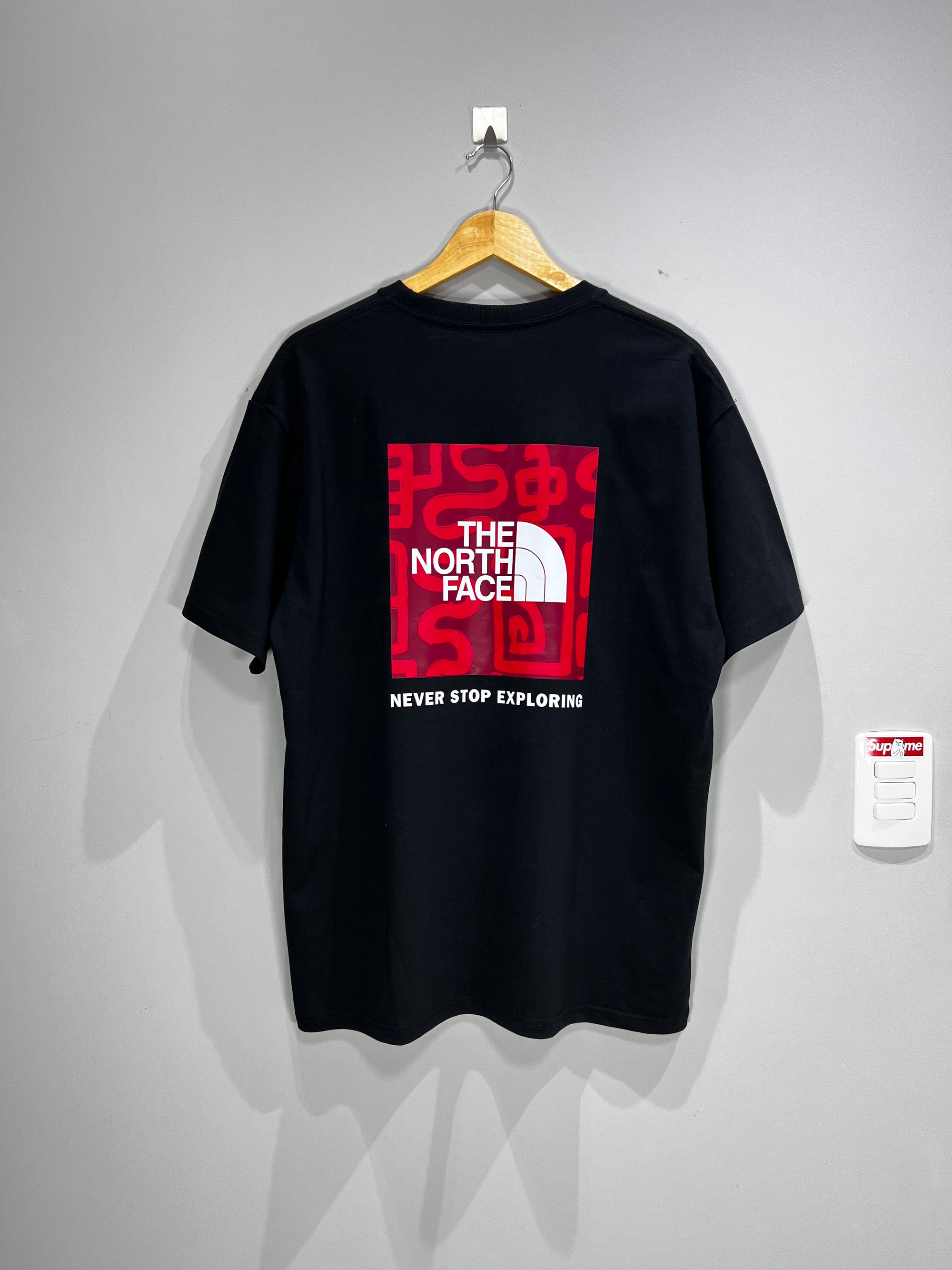 Camiseta The North Face New Year Relax Tee - Importada